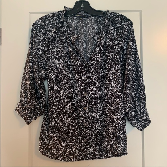 Adrienne Vittadini Button Up Blouse With 3/4 Length Arms. - Picture 1 of 7